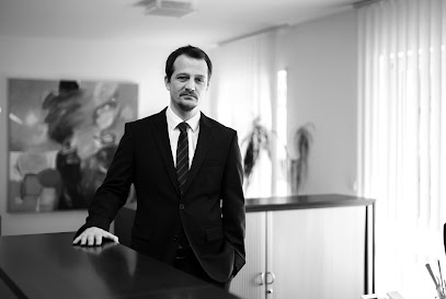 Rechtsanwalt u. Fachanwalt für Strafrecht & Migrationsrecht Wido Fischer 1 Strafverteidiger Rechtsanwalt u. Fachanwalt für Strafrecht & Migrationsrecht Wido Fischer